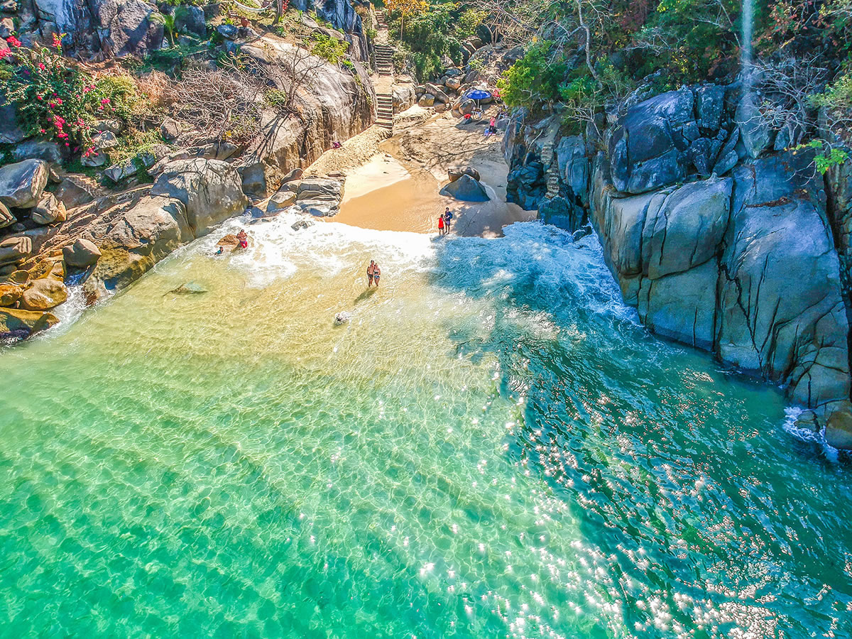 Playa Colomitos Uno De Los Tesoros De Puerto Vallar Blog