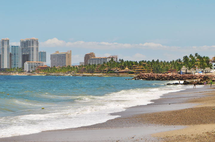 Discover the certified beach Playa Camarones in Puerto Vallarta