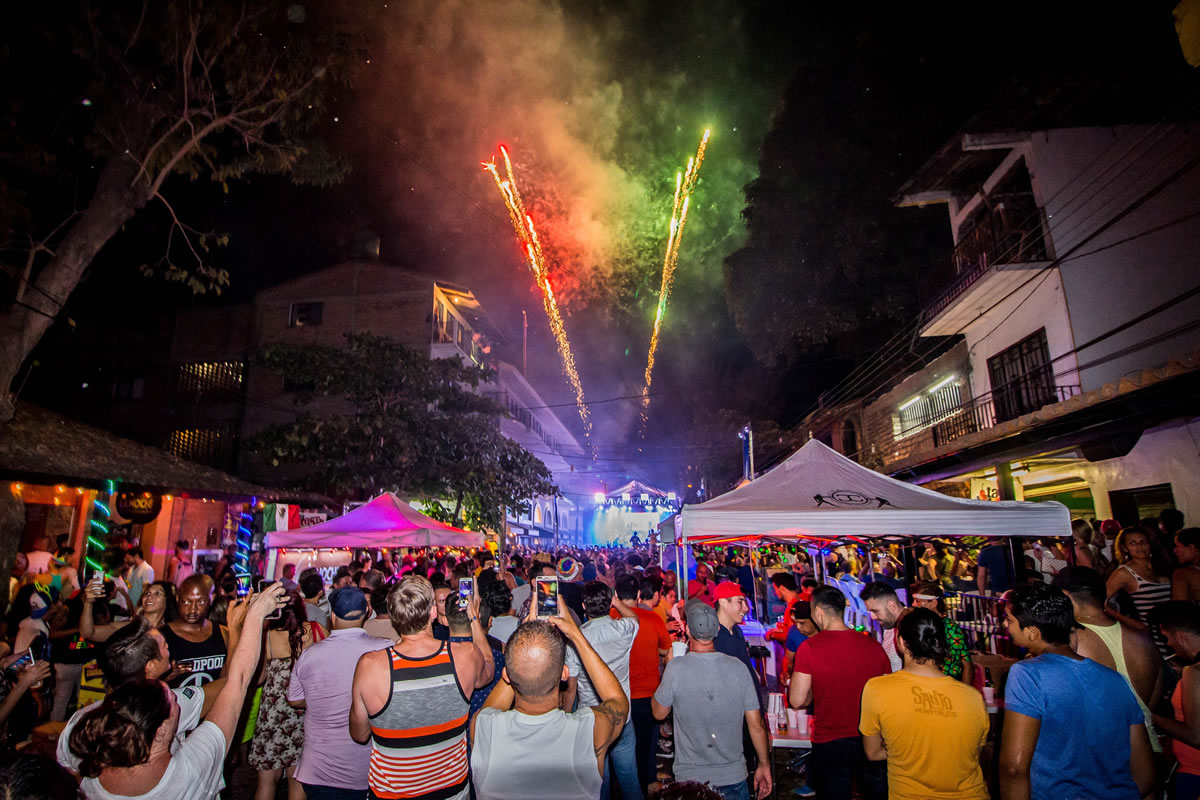 PUERTO VALLARTA DRESSES UP IN COLORS FOR THE “VALLARTA PRIDE 2019”
