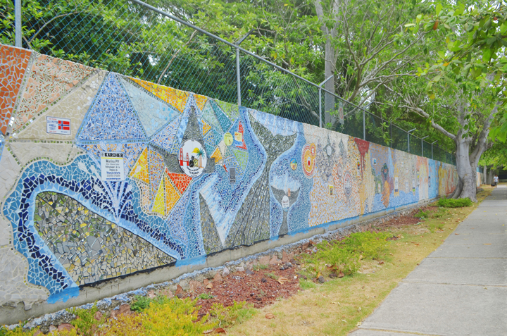 La artista Natasha Moraga realizó el Mural Mosayko Marina Vallarta